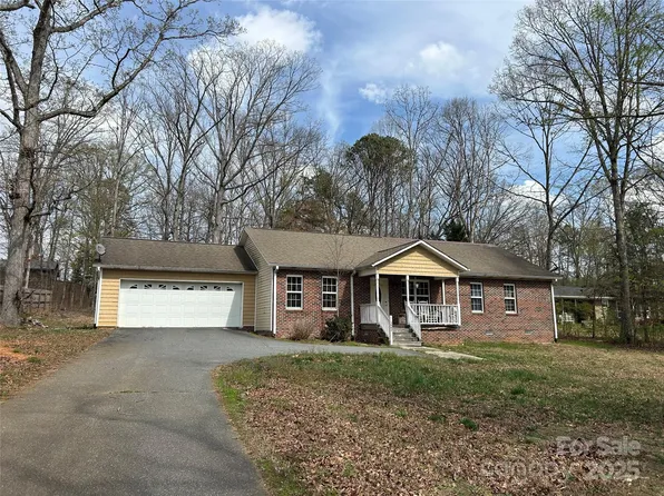1222 Hillsboro Ave, Hickory, NC 28602