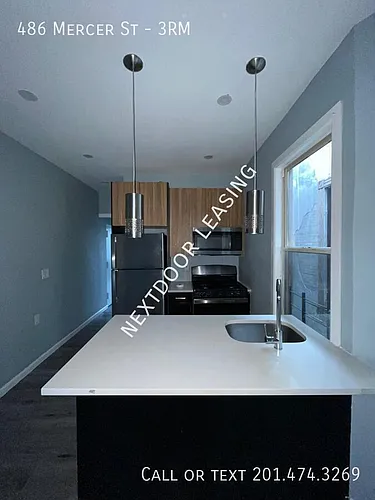 486 Mercer St Photo 1
