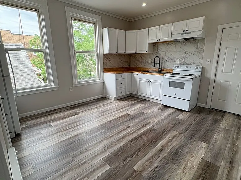 114 Congress St — Photo 1