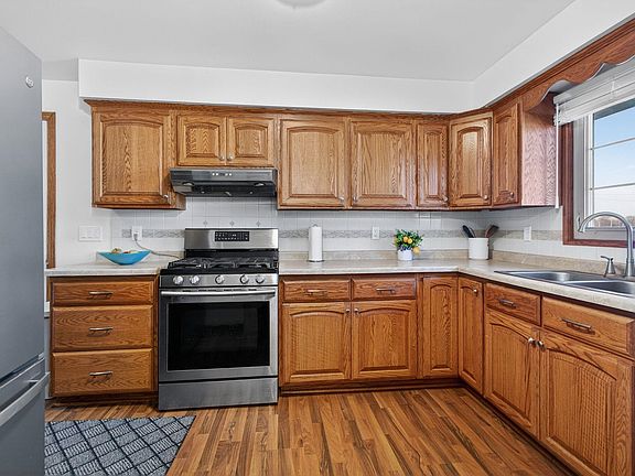 2nd image of 1201 Appleton St