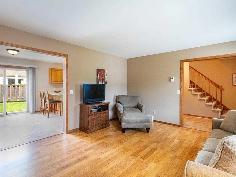 878 Sky Ridge Dr — Photo 7