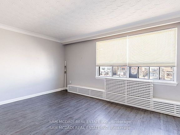 5th image of 1710 Lakeshore Rd W