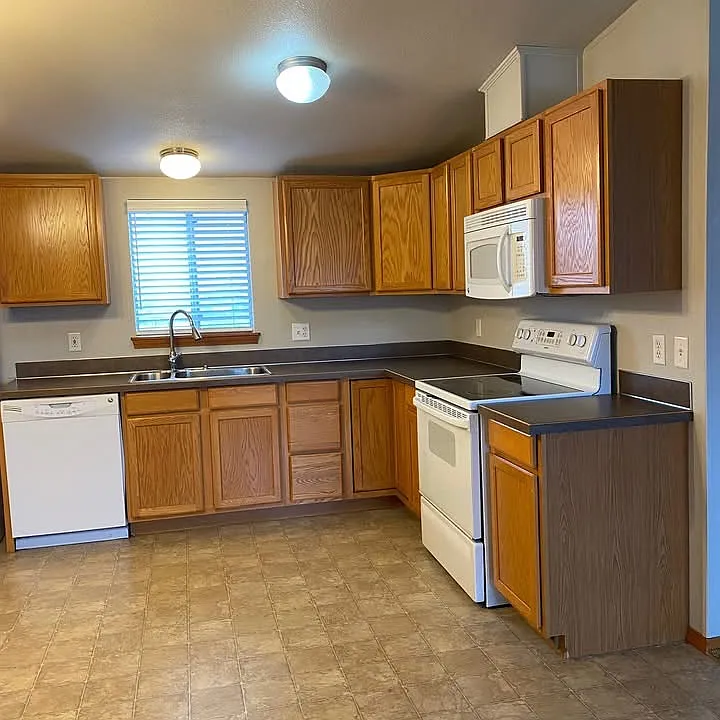 135 Capitola Ct