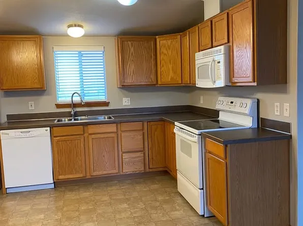 135 Capitola Ct, Roseburg, OR 97471