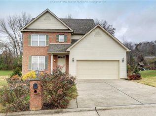 4026 Farmington Dr, Hurricane, WV 25526