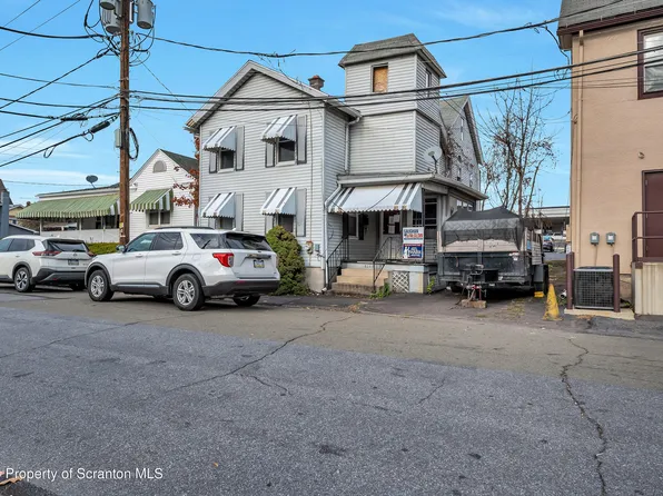 2043 Delaware St, Dunmore, PA 18512