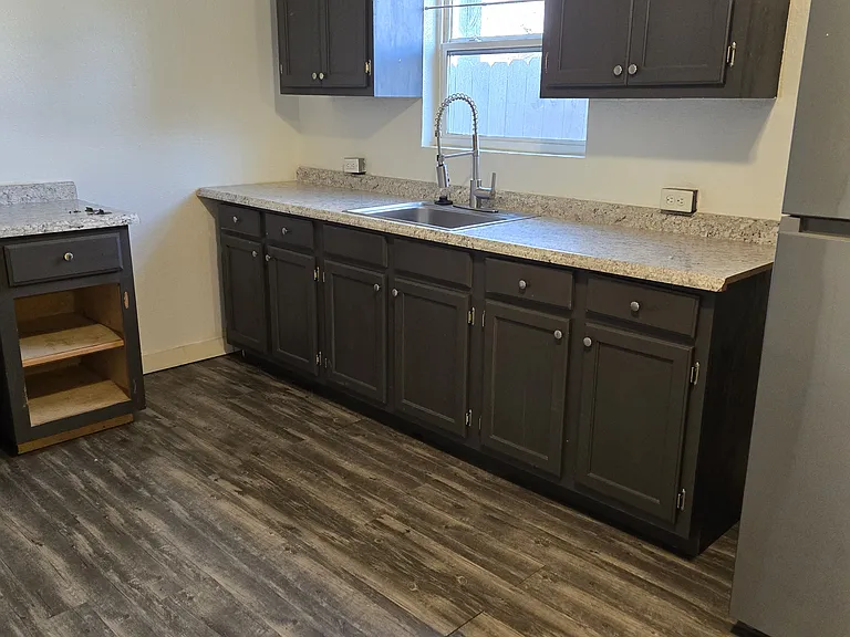 330 W Coler St #G — Photo 10
