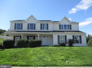 412 Longview Dr, Sinking Spring, PA 19608