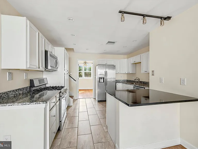 1215 Crease St — Photo 11