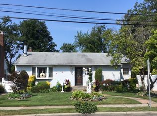 902 Edwards Blvd, Valley Stream, NY 11580