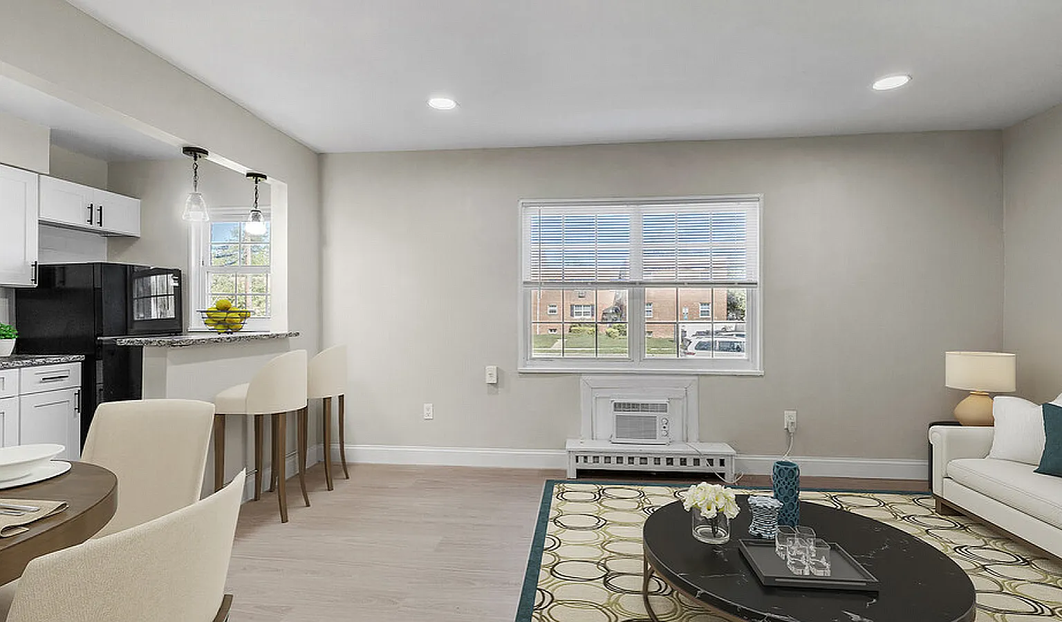 Laurel Court — Photo 3