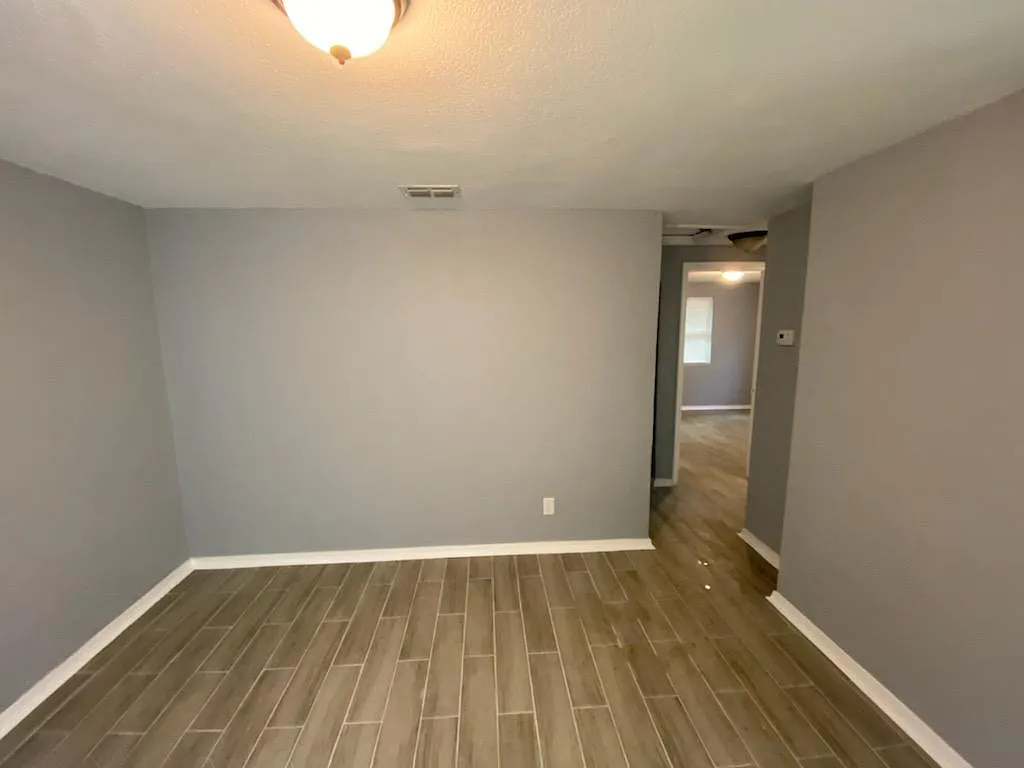 2 bed, 700 sqft, $1,000 — Photo 2