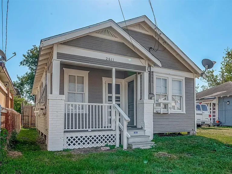 2611 Tierwester St — Photo 2