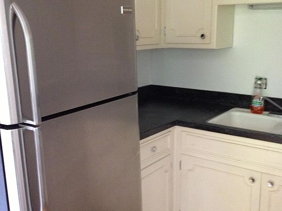 4th image of 621 S Maple Ave APT 301