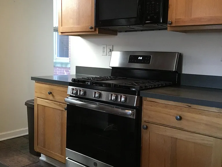 2213 Sarah St #2 — Photo 9