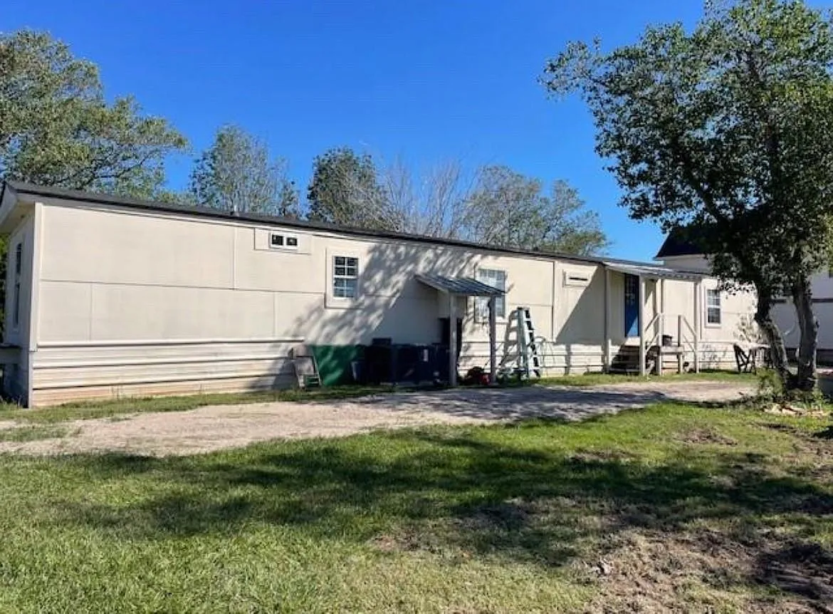 3 bed, 2.0 bath, 1064 sqft, $1,600 — Photo 3
