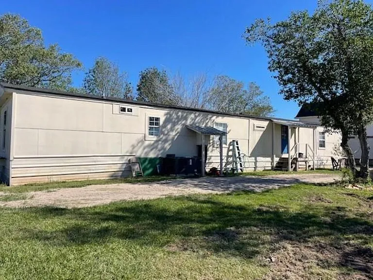 17520 Julia Ave — Photo 3