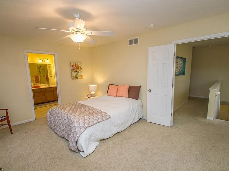8430 Chester Pkwy — Photo 21