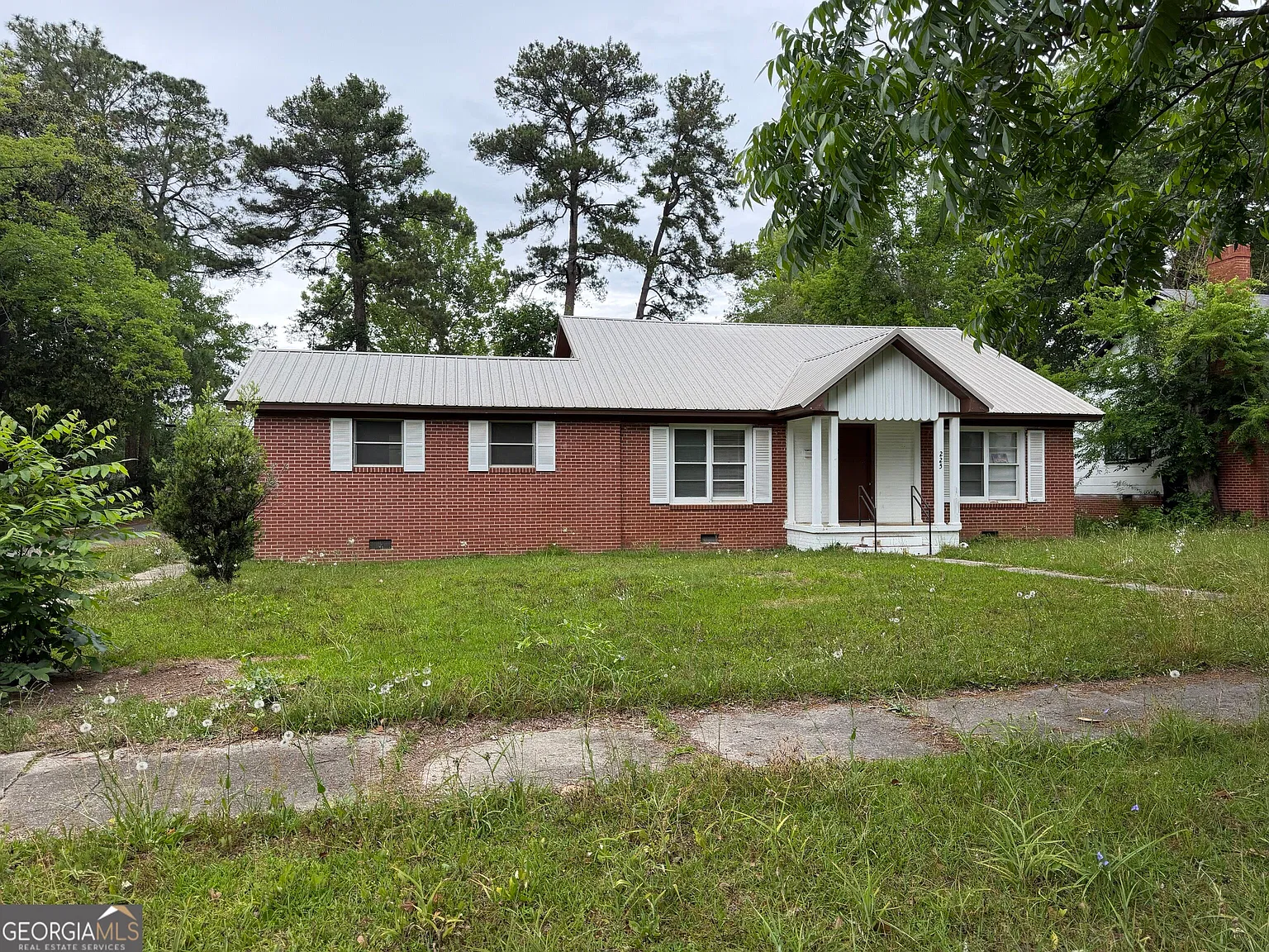 4 bed, 2.0 bath, 2091 sqft, $1,475 — Photo 2