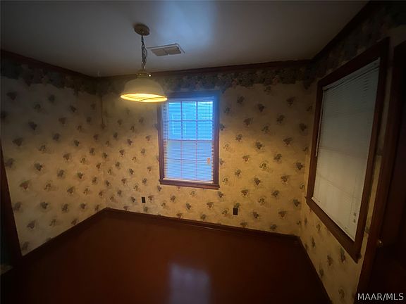 4th image of 2076 Midway St