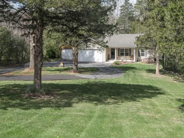 835 Hidden Hollow Dr, Kearneysville, WV 25430