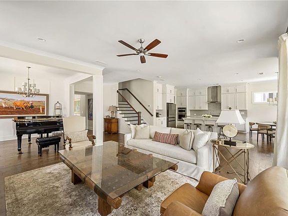 3rd image of 380 Braeden Way