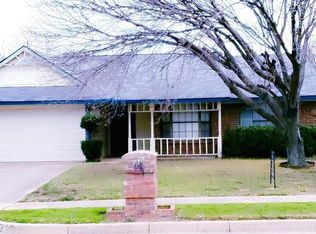 204 Creekwood Ln, Fort Worth, TX 76134