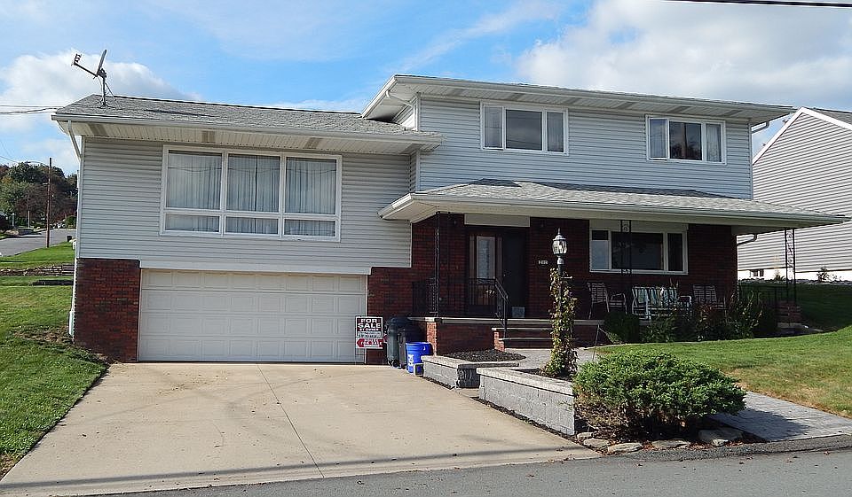 1st image of 202 Maplewood Dr