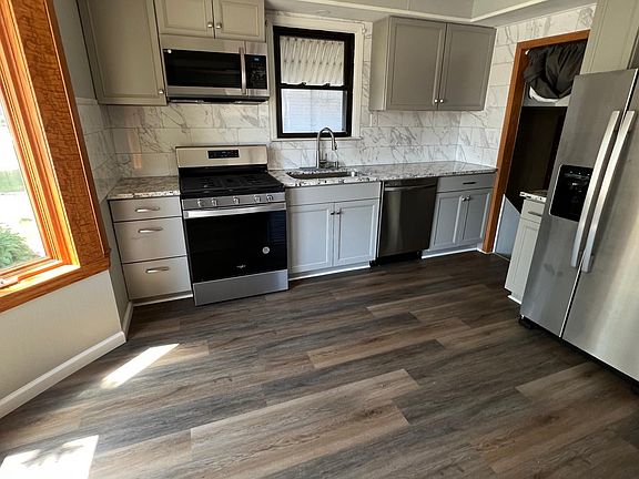 4th image of 23037 Euclid St