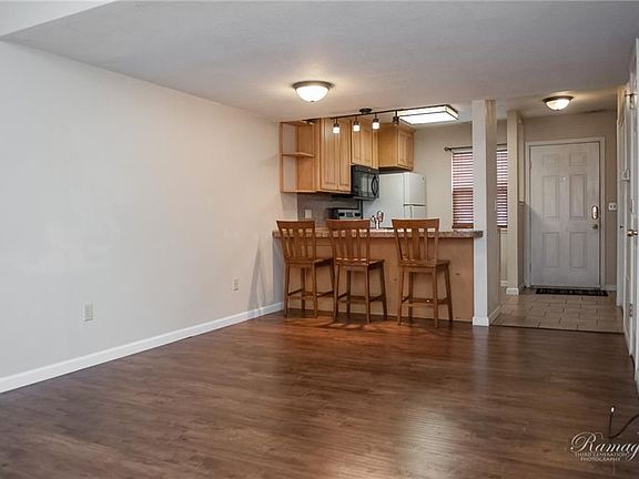 3rd image of 2106 N Garland Ave APT 1