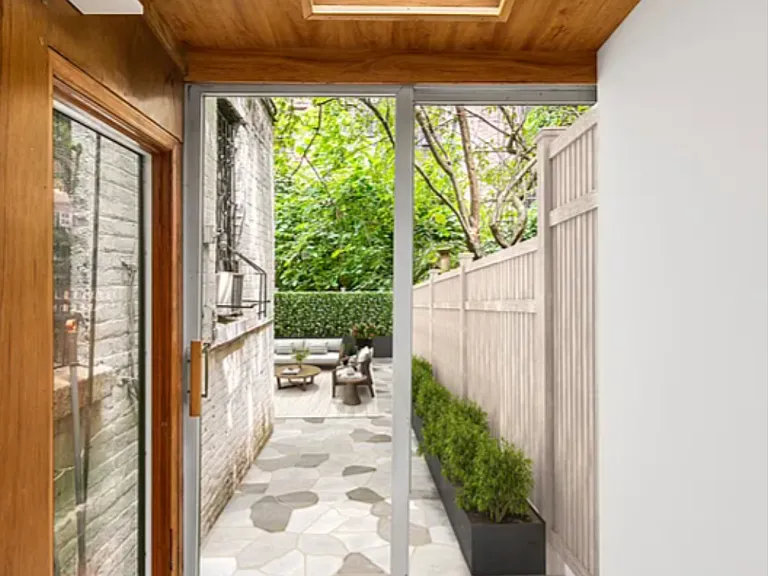 331 E 65th St #GARDEN — Photo 2