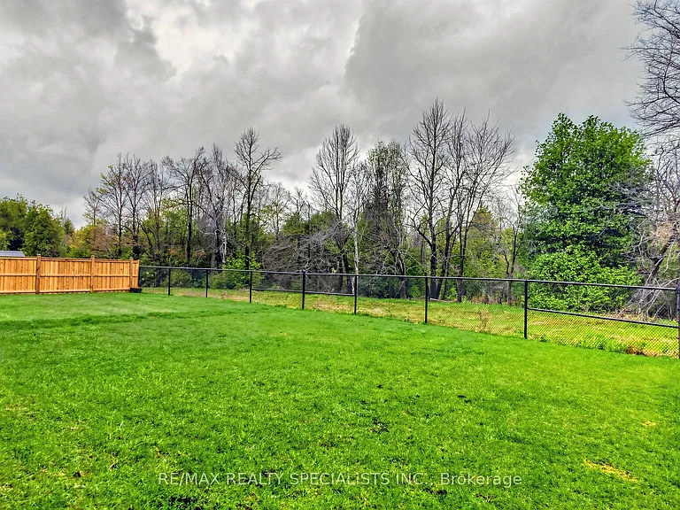 250 Chippewa Ave — Photo 45