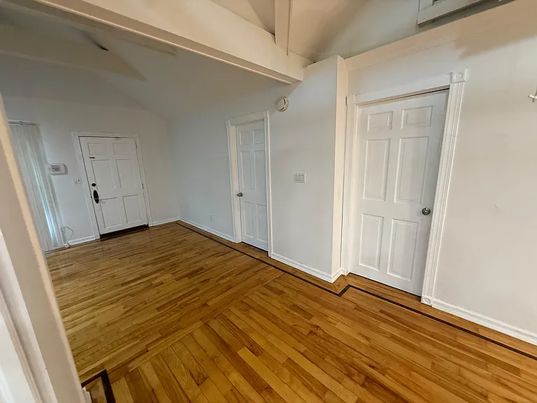 2 Bancroft Ln — Photo 4