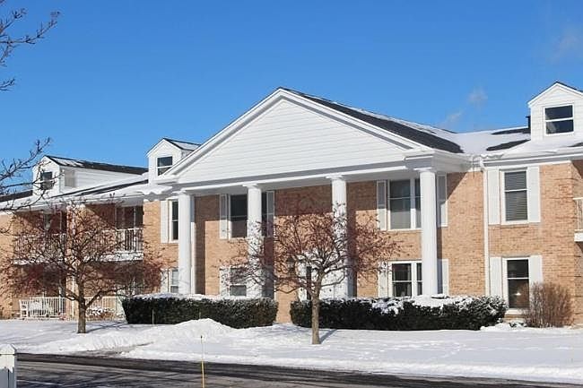 1st image of 940 W Heritage Ct