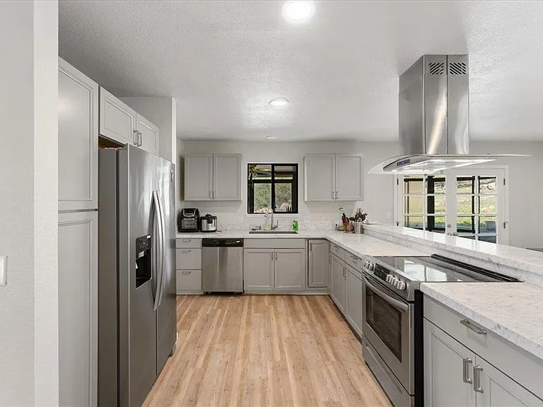 15136 Driftwood Ln — Photo 5