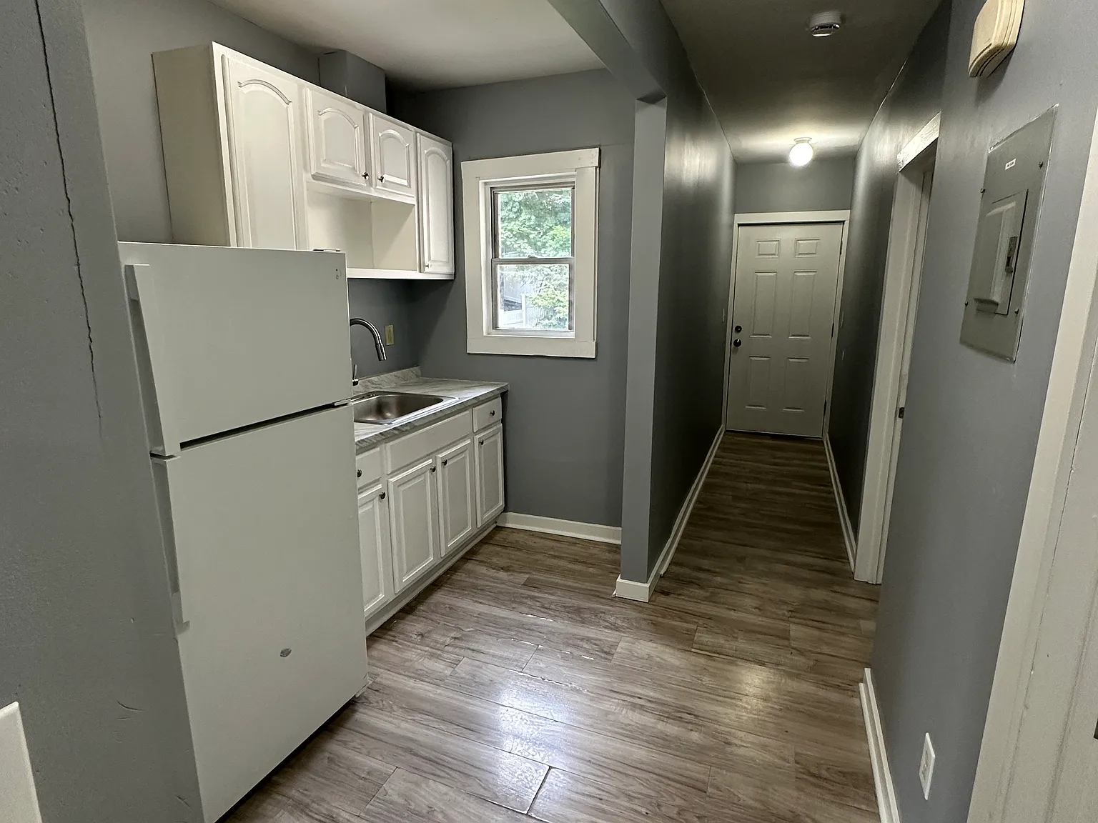 3 bed, 1200 sqft, $1,349 — Photo 3