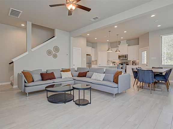 3rd image of 559 Long Leaf Pine Dr