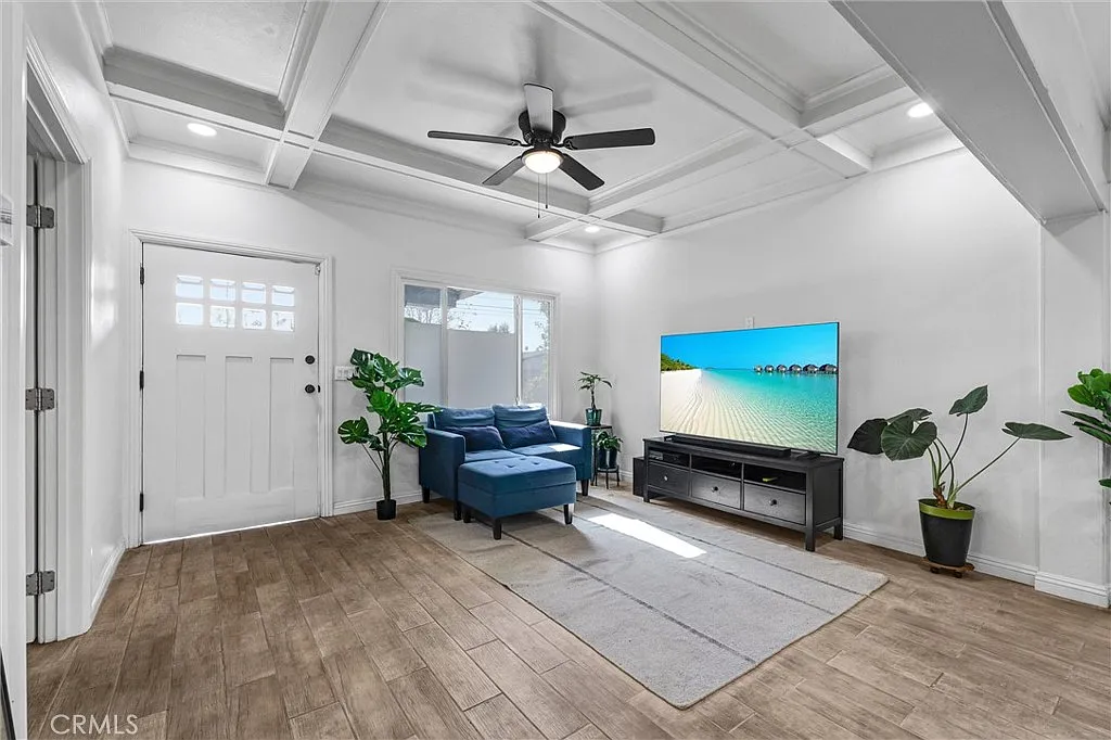 3 bed, 1225 sqft, $3,500 — Photo 3