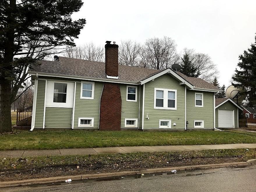 2nd image of 2320 Wallace St
