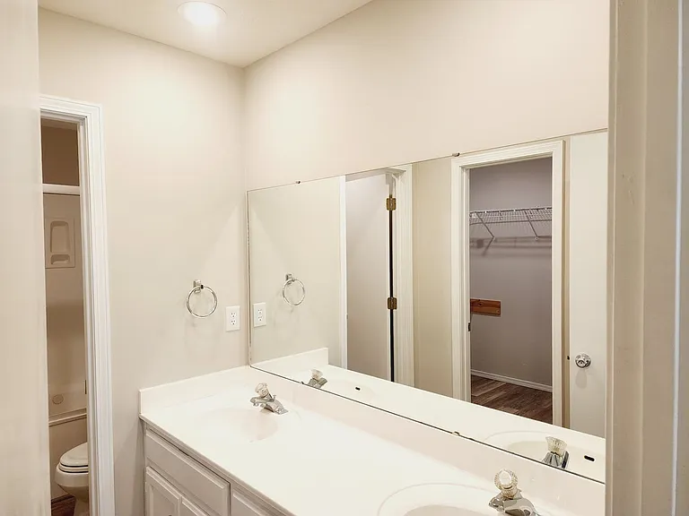 4303 S Sulgrove Ave — Photo 10