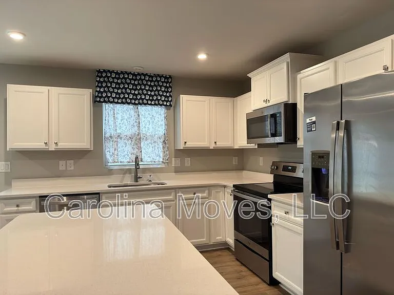 102 Stockland Trl — Photo 8