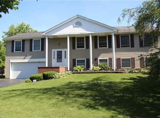 24 Ravenwood Dr, Lancaster, NY 14086