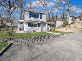 7 Yucca Rd, Rocky Point, NY 11778