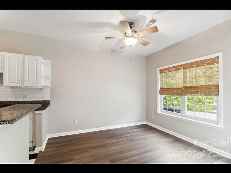 7811 Lennoxshire Ln — Photo 17