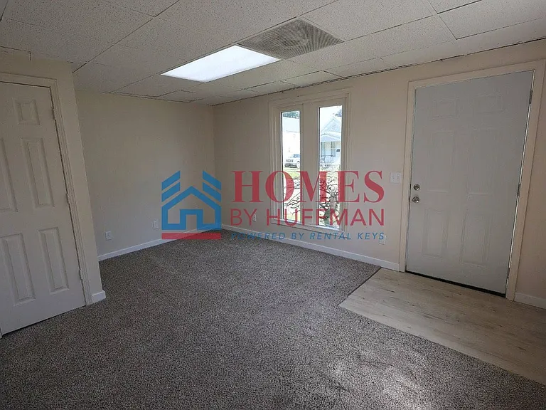 1321 E Indiana St — Photo 2