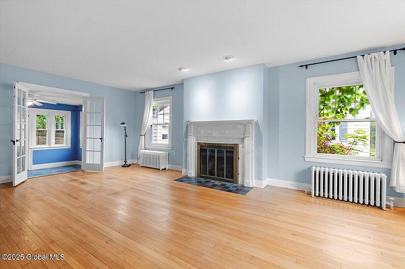 4th image of 29 Webster Avenue
