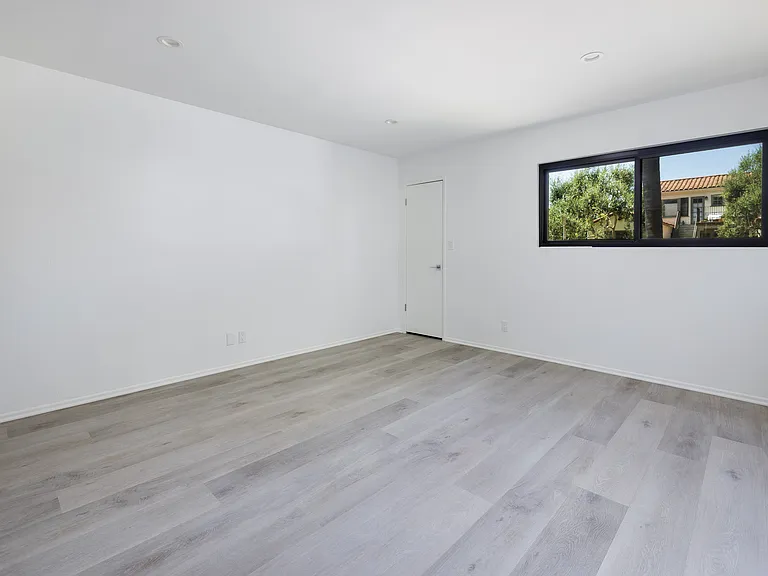 121 Burton Cir #2 — Photo 15