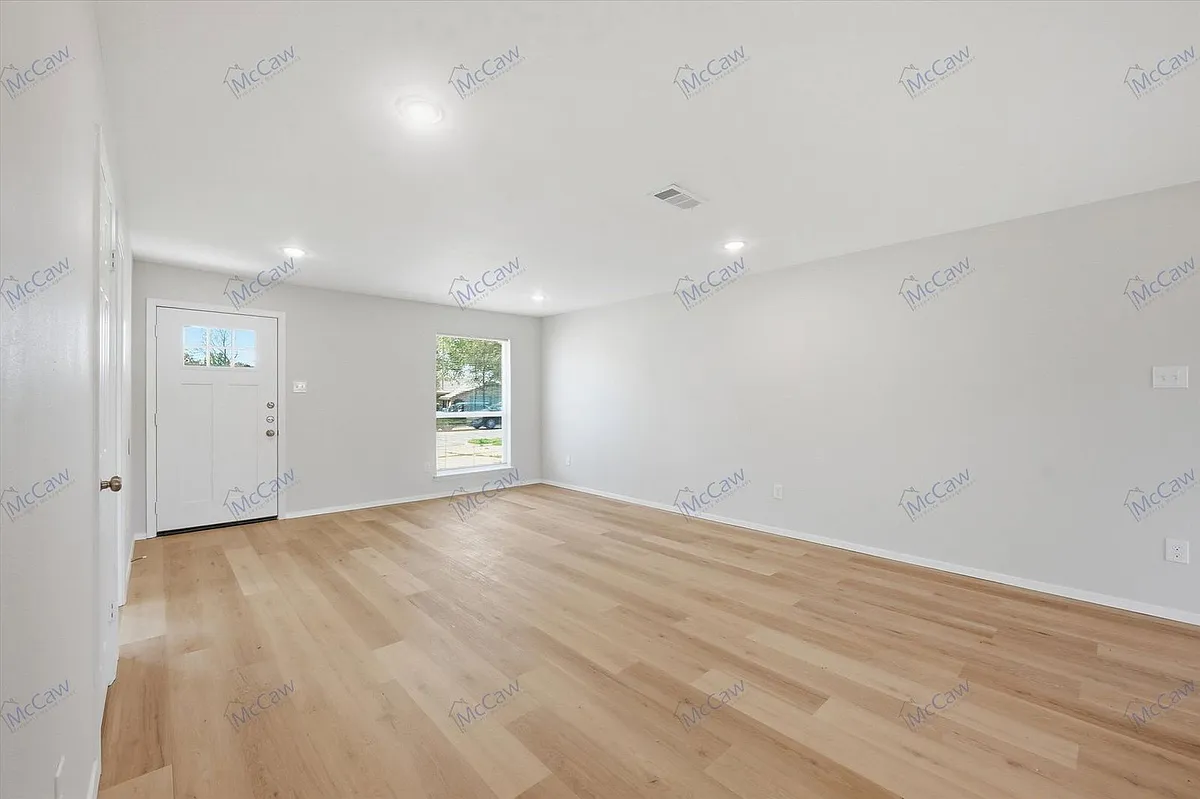 Building Photo - 3833 Finley Rd