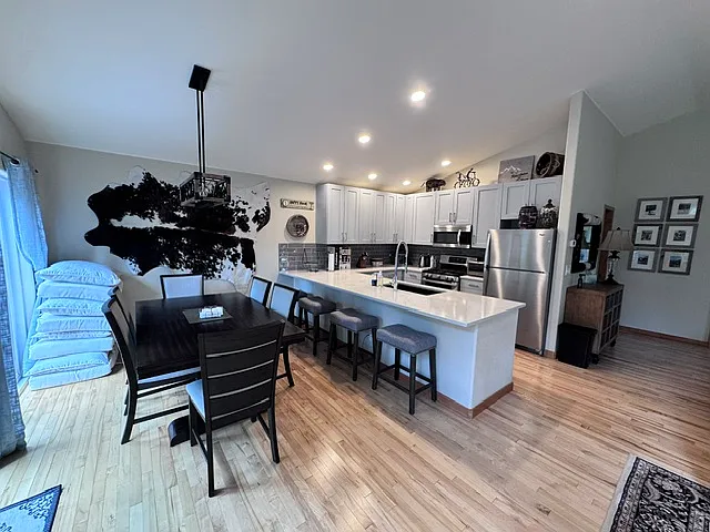 3 bed, 1651 sqft, $7,000 — Photo 4