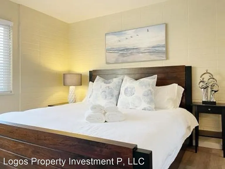 Curtner Apartments — Photo 9